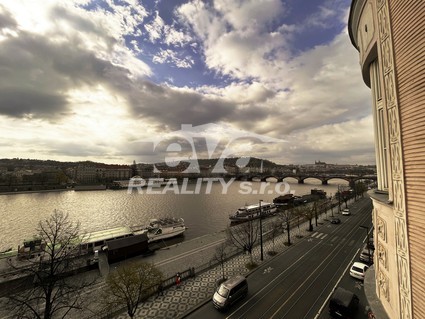 Prodej bytu 4+1, 149,9m2 s balkonem, Trojická ul., Praha 2 - Nové Město - Fotka 1