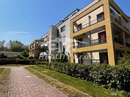 Prodej bytu 3kk 71,4m2 s terasou 20,5m a garážovým stáním v ul. K Náhonu, Praha 9 - Fotka 1