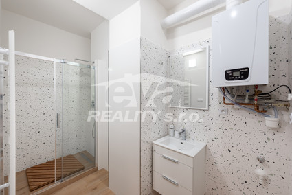 Prodej cihlového bytu 2+KK, 57,1m2, ul. Petrohradská, Praha 10 - Vršovice. - Fotka 10