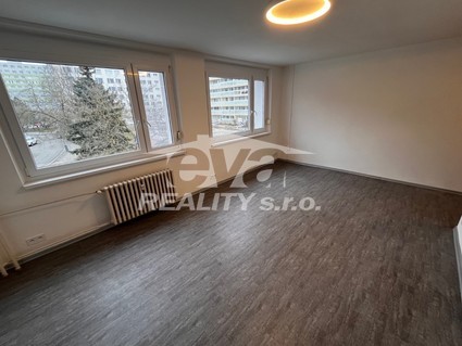 Pronájem bytu 1kk 33m2, Španielova ul., Praha Řepy - Fotka 1